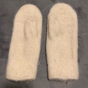 White wool mittens